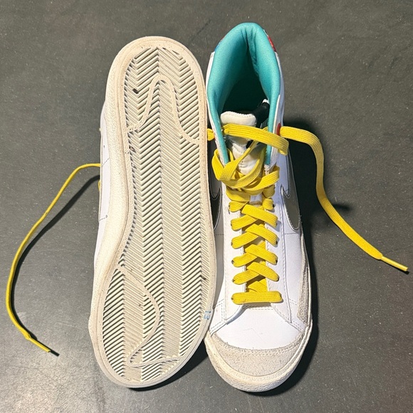 Nike Blazer Mid 77 Big Kid Sneakers - Picture 5 of 7